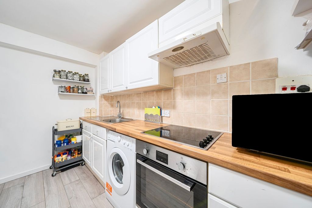 Property photo 3 of 21 Kitchen