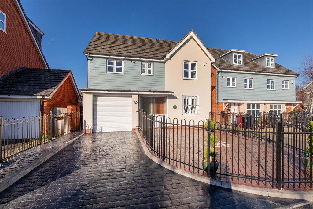 Property photo 1 of 27 22 Mathercombe Road-4.Jpg