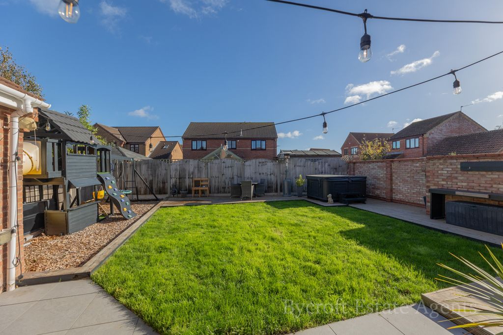 Property photo 2 of 21