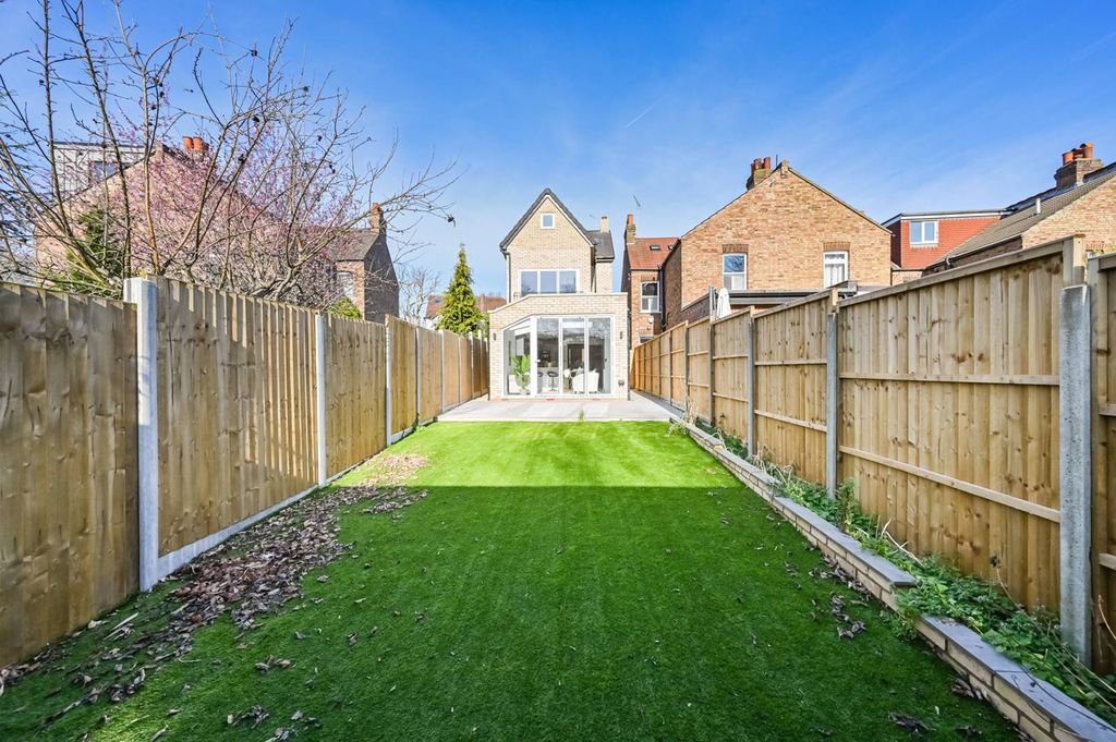 Property photo 2 of 43