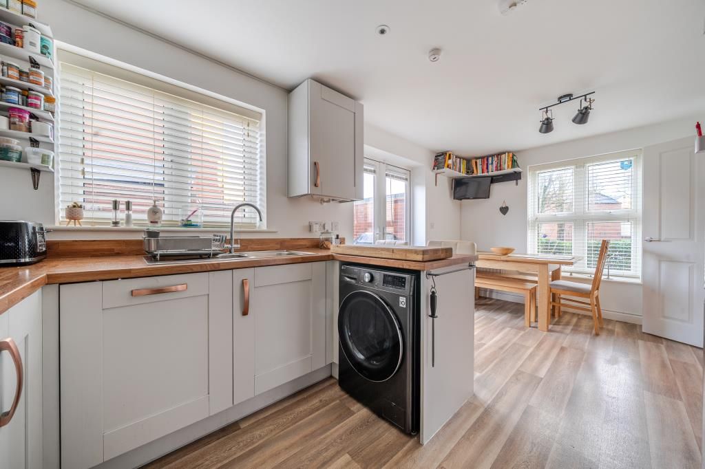 Property photo 3 of 19 Kitchen