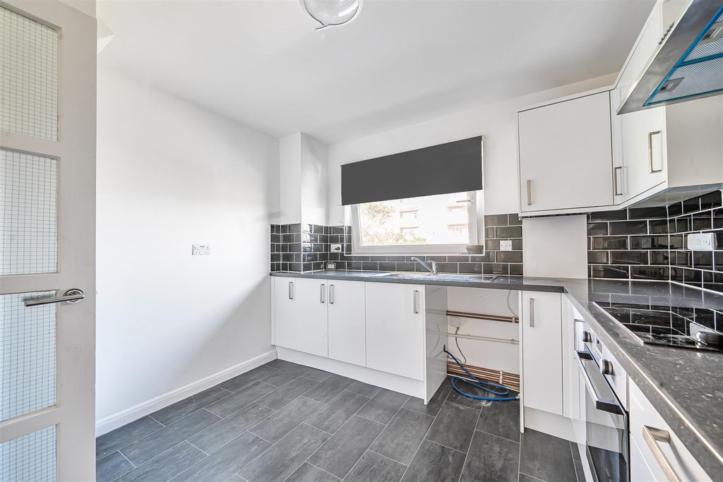 Property photo 3 of 15 For Sale By Aspire Residential | Waverley Court
