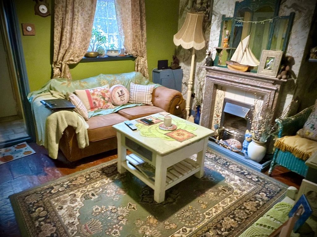 Property photo 3 of 17 Lounge.Jpg