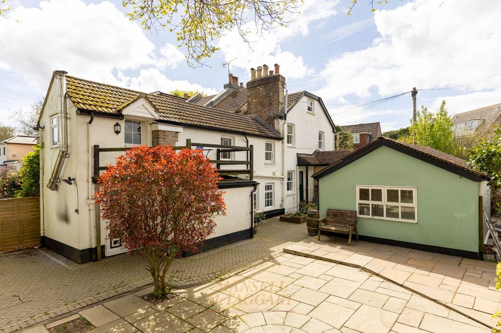 Property photo 1 of 18