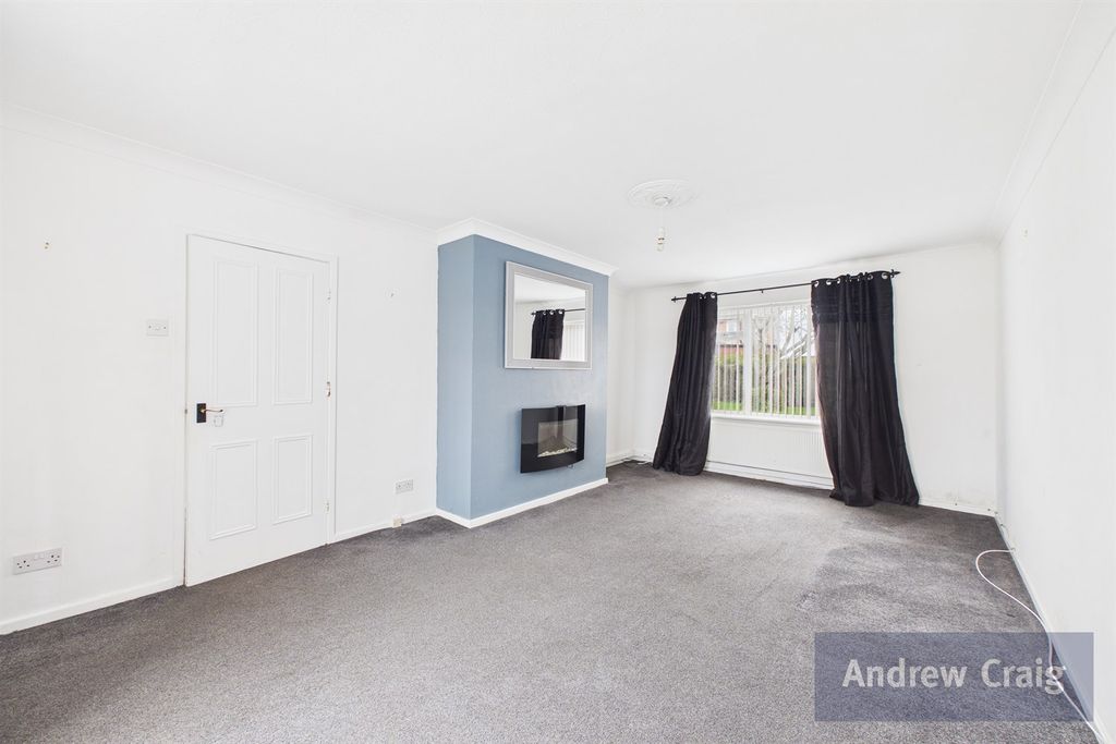 Property photo 2 of 11 Lounge