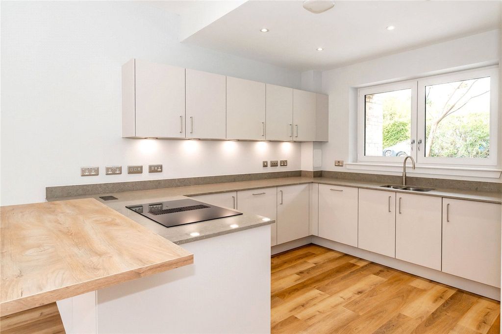 Property photo 3 of 23 Living/Dining