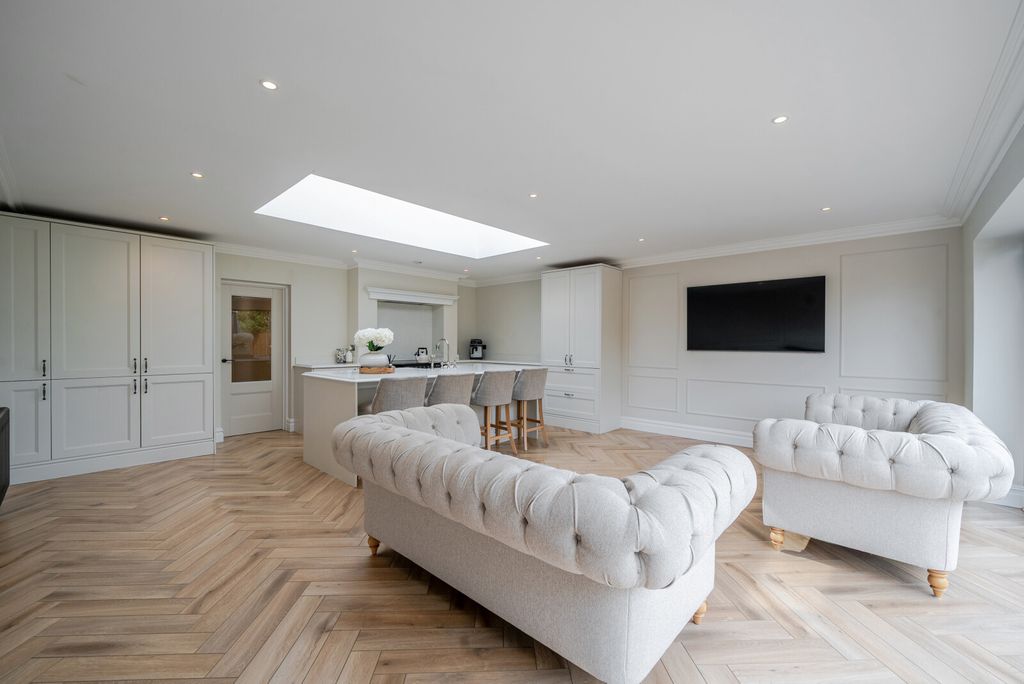 Property photo 2 of 22 1512687-11-1A066c...