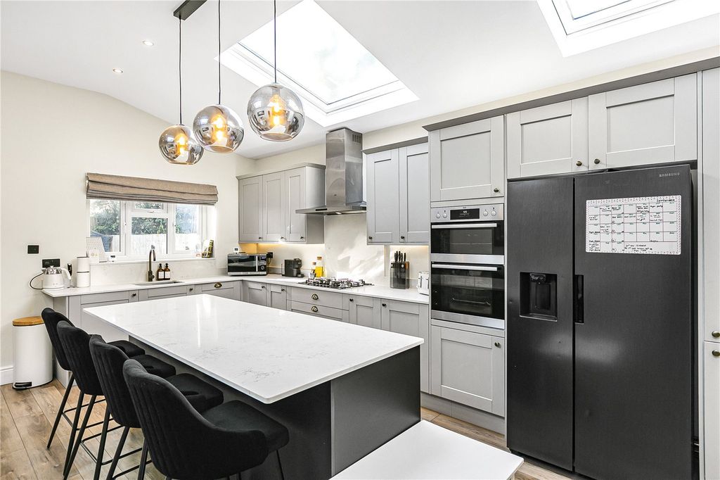Property photo 3 of 18 Reception/Kitchen
