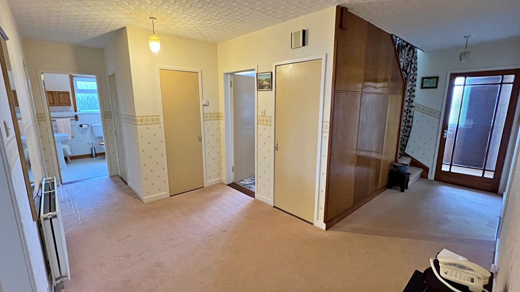 Property photo 3 of 27