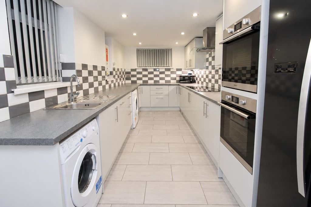 Property photo 1 of 25 Bright Modern Galley Kitchen.Png