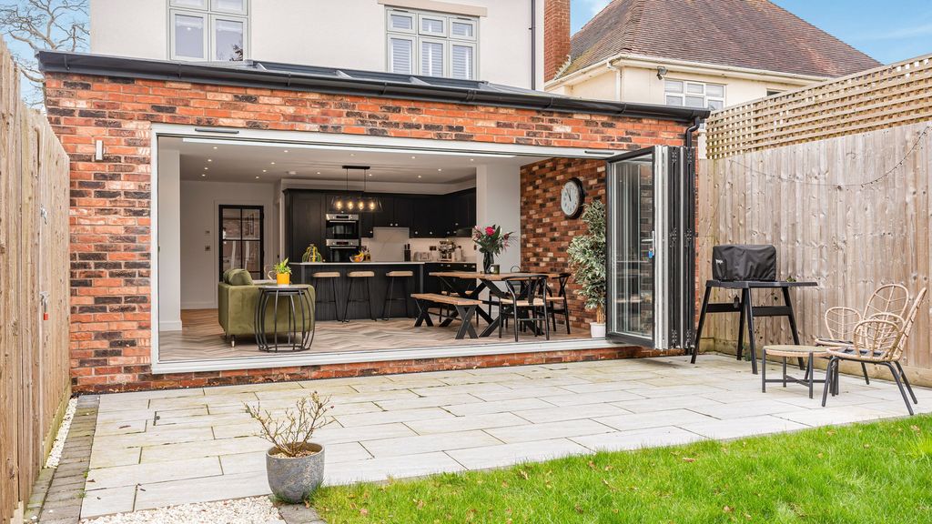 Property photo 3 of 34