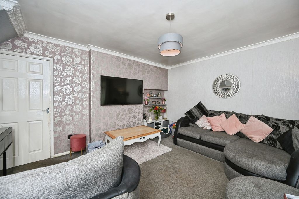 Property photo 3 of 17 Photo