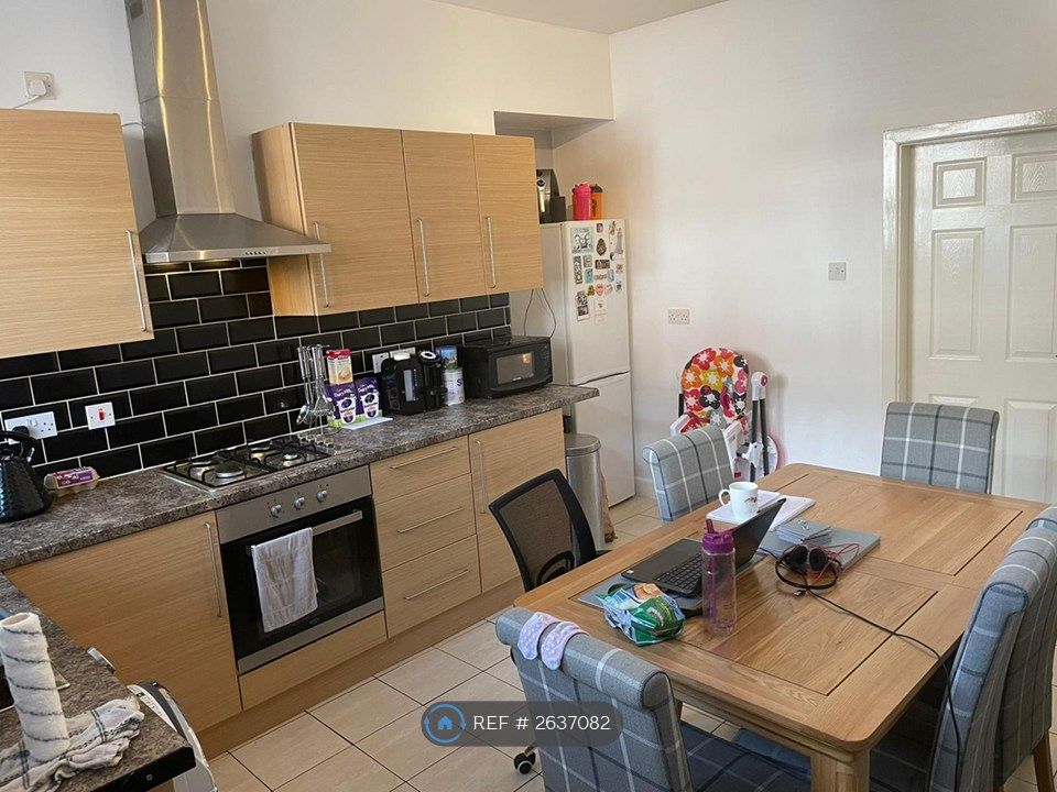 Property photo 3 of 14 Kitchen