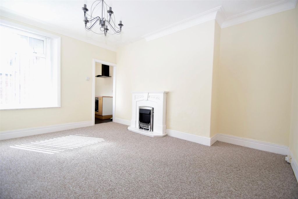 Property photo 3 of 7 Living Room