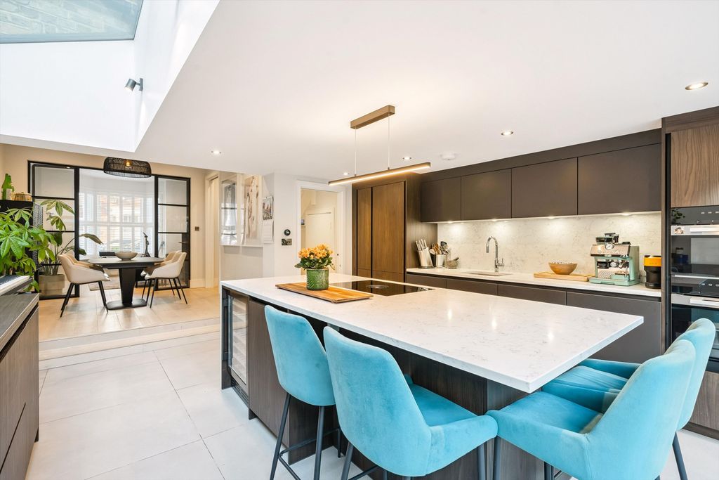 Property photo 3 of 17 Image