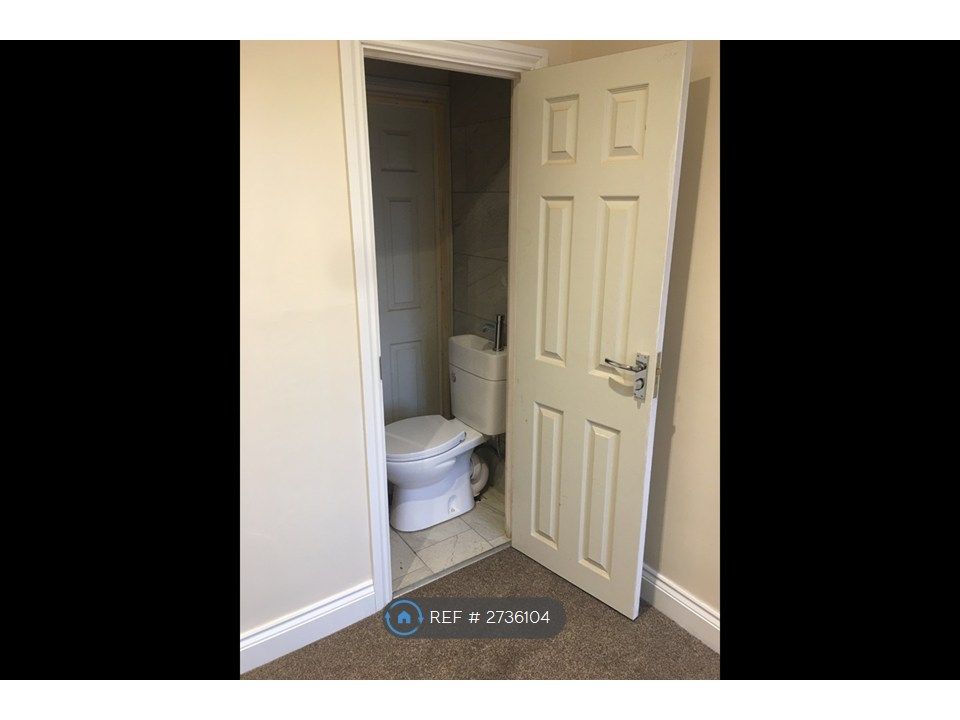 Property photo 2 of 7 Upstairs Jack And Gill Toilet