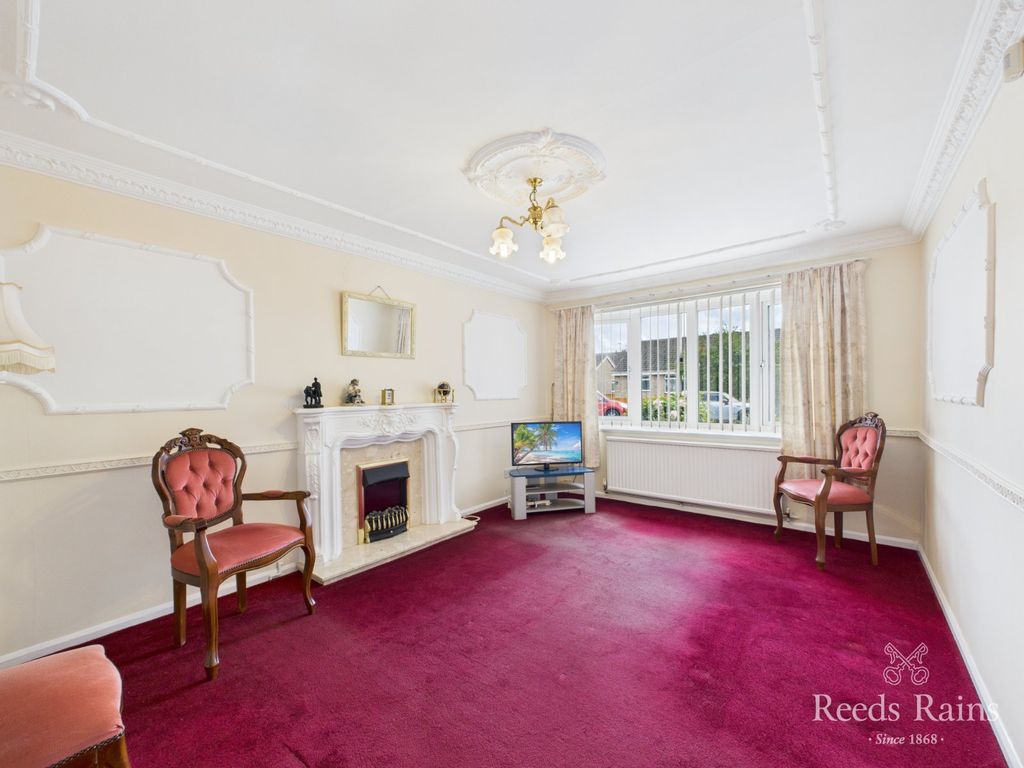 Property photo 2 of 15 Sitting Room