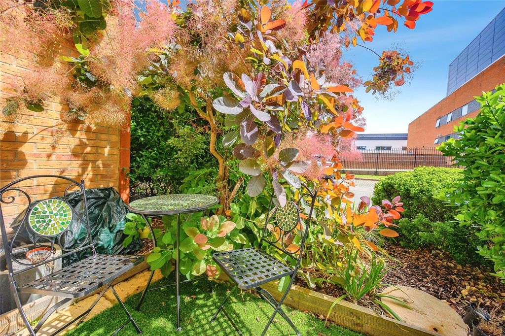 Property photo 2 of 13 Outside Area