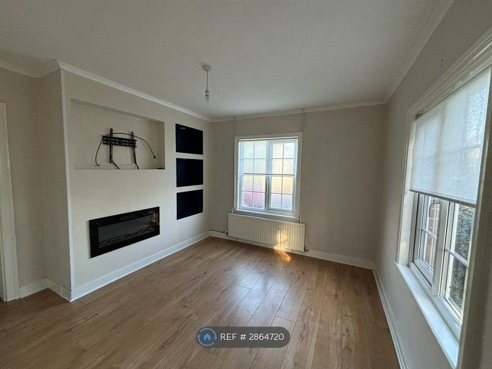 Property photo 3 of 17 Living Room