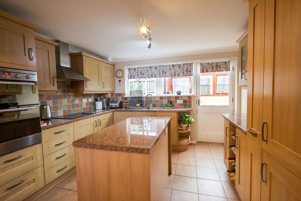 Property photo 3 of 17