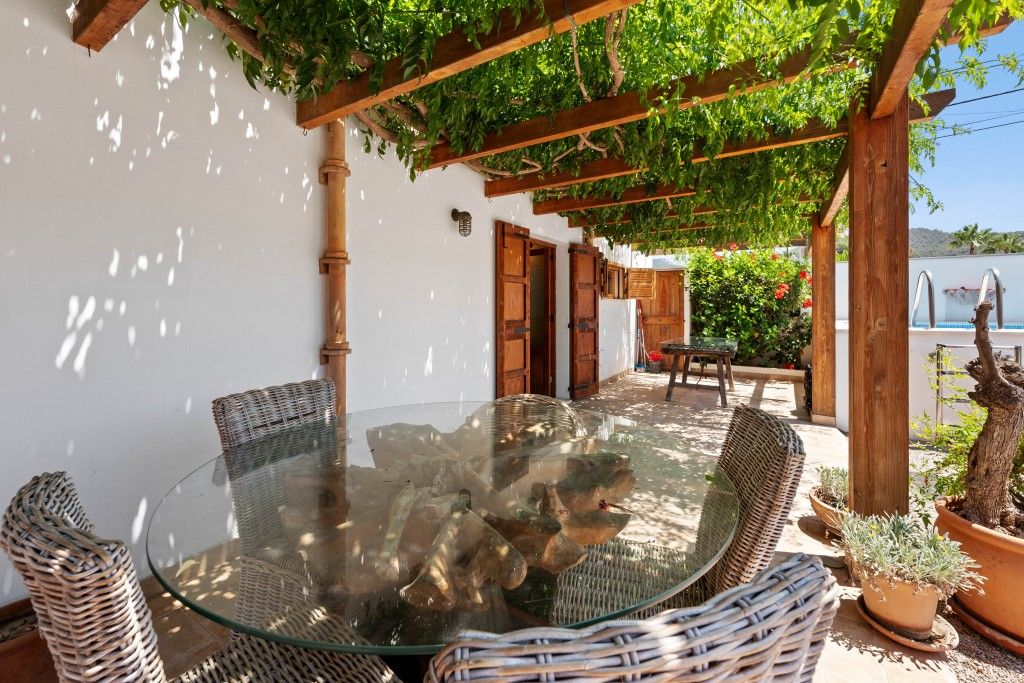 Property photo 3 of 20 Covered Terrace (2)