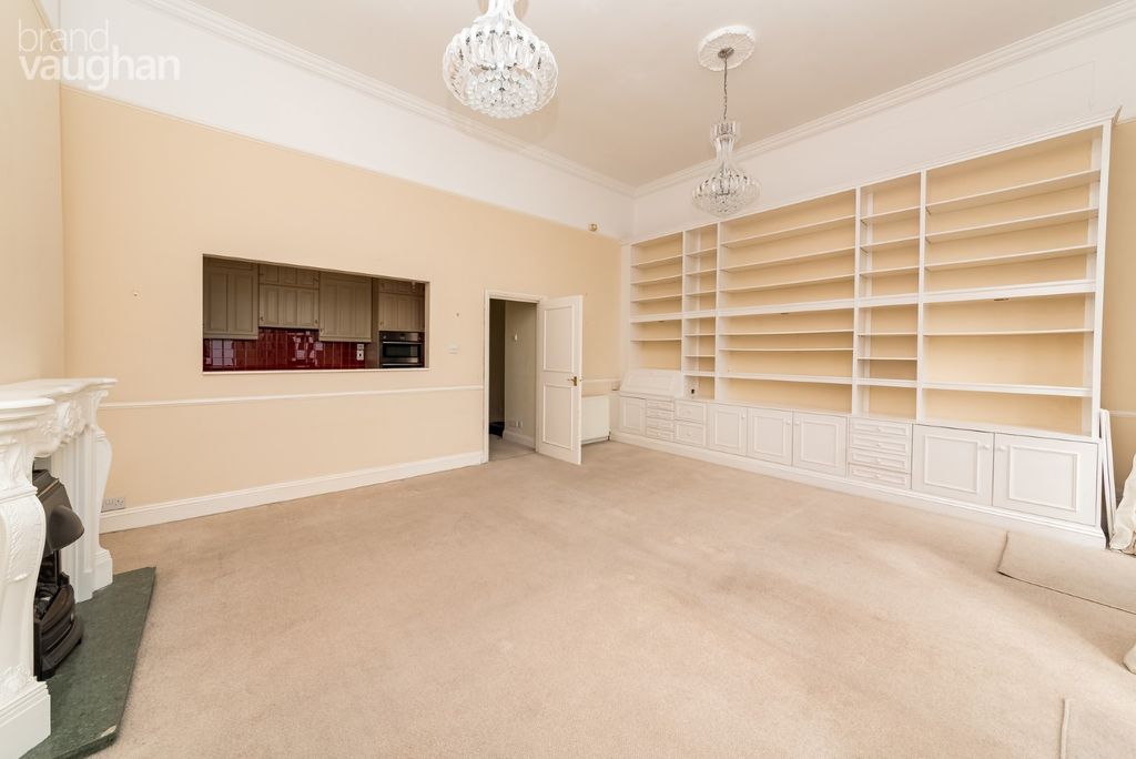 Property photo 3 of 10 (Main)