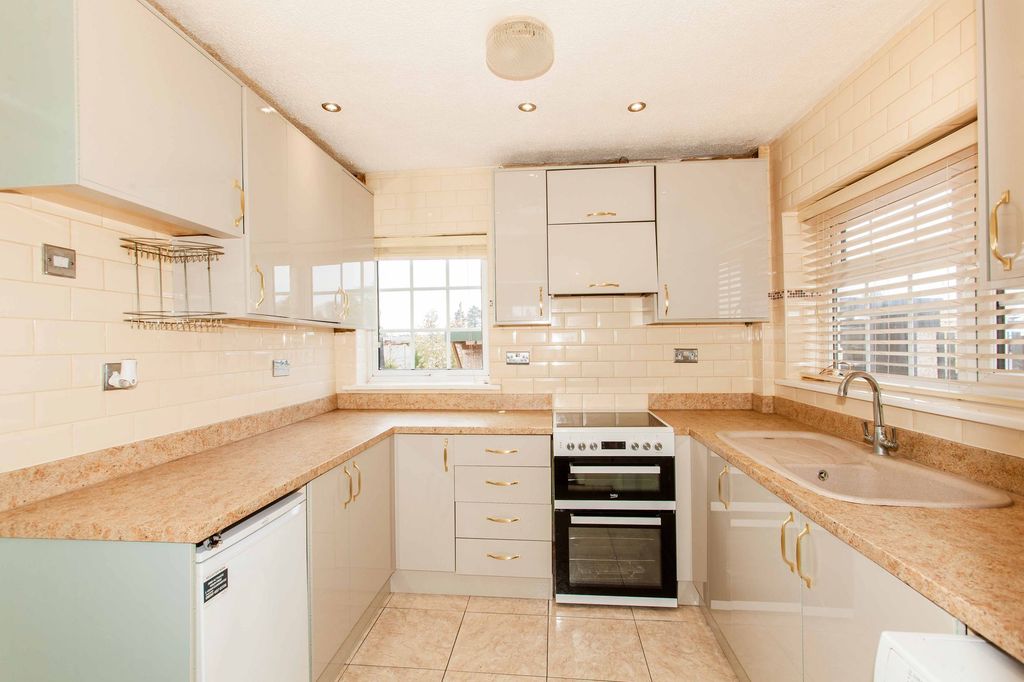 Property photo 2 of 29