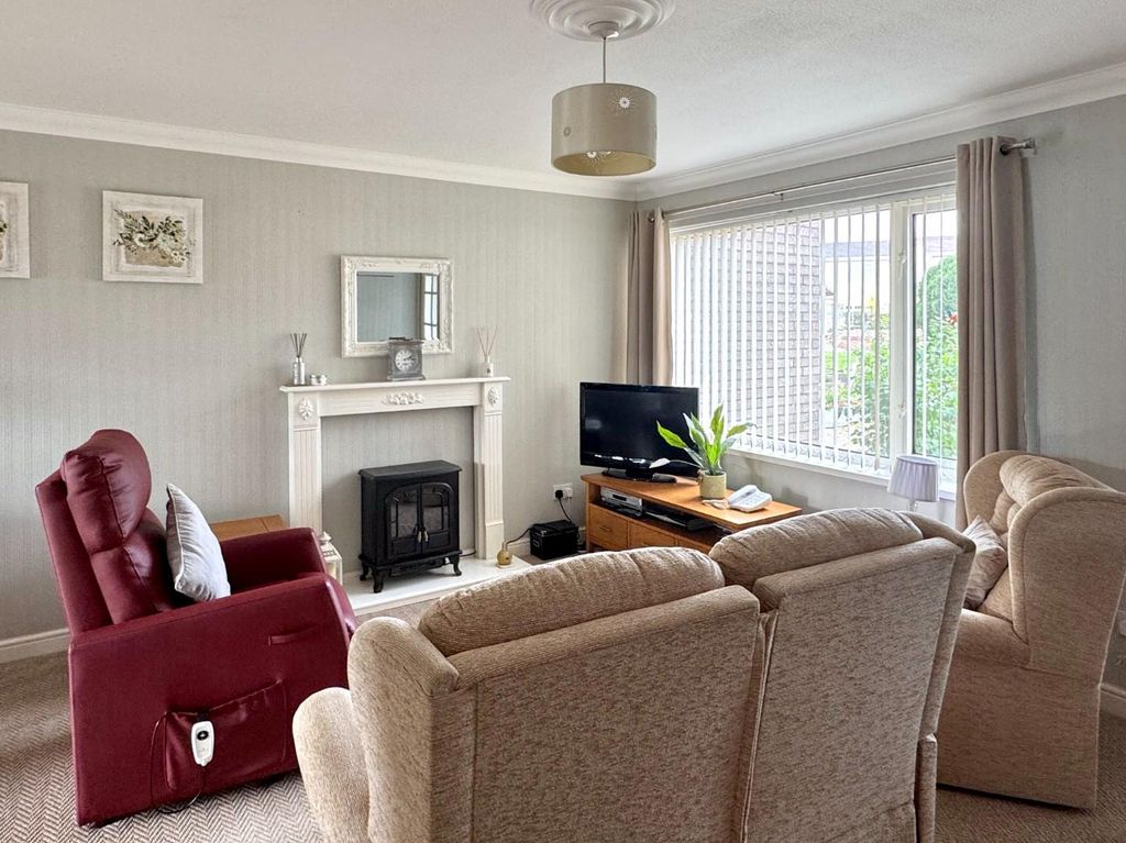 Property photo 2 of 20 Lounge/Dining Room