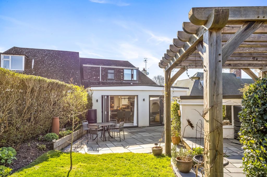 Property photo 2 of 29