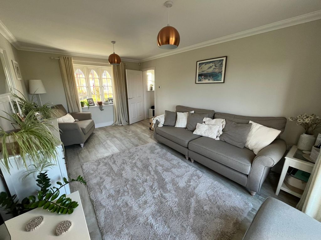 Property photo 2 of 18 Lounge