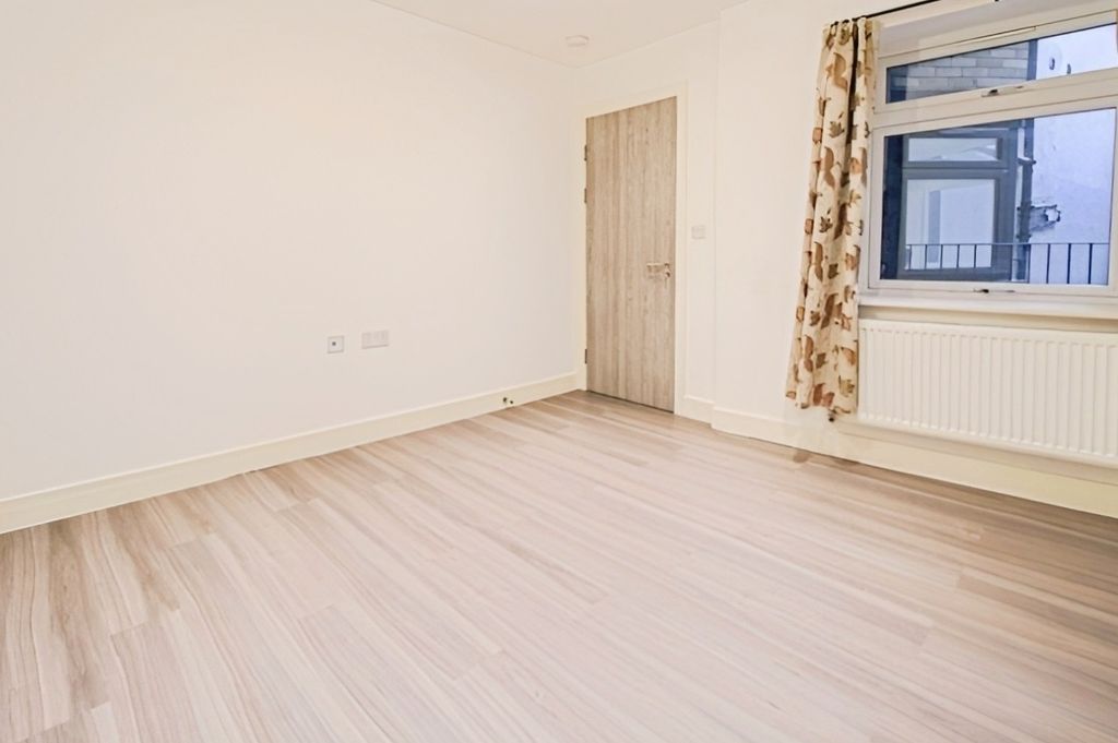 Property photo 3 of 4 Living