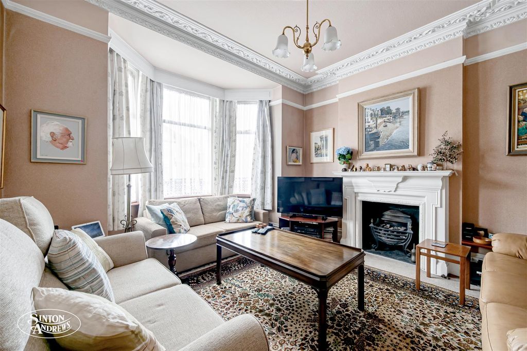 Property photo 2 of 13 19 Carew Road-3.Jpg