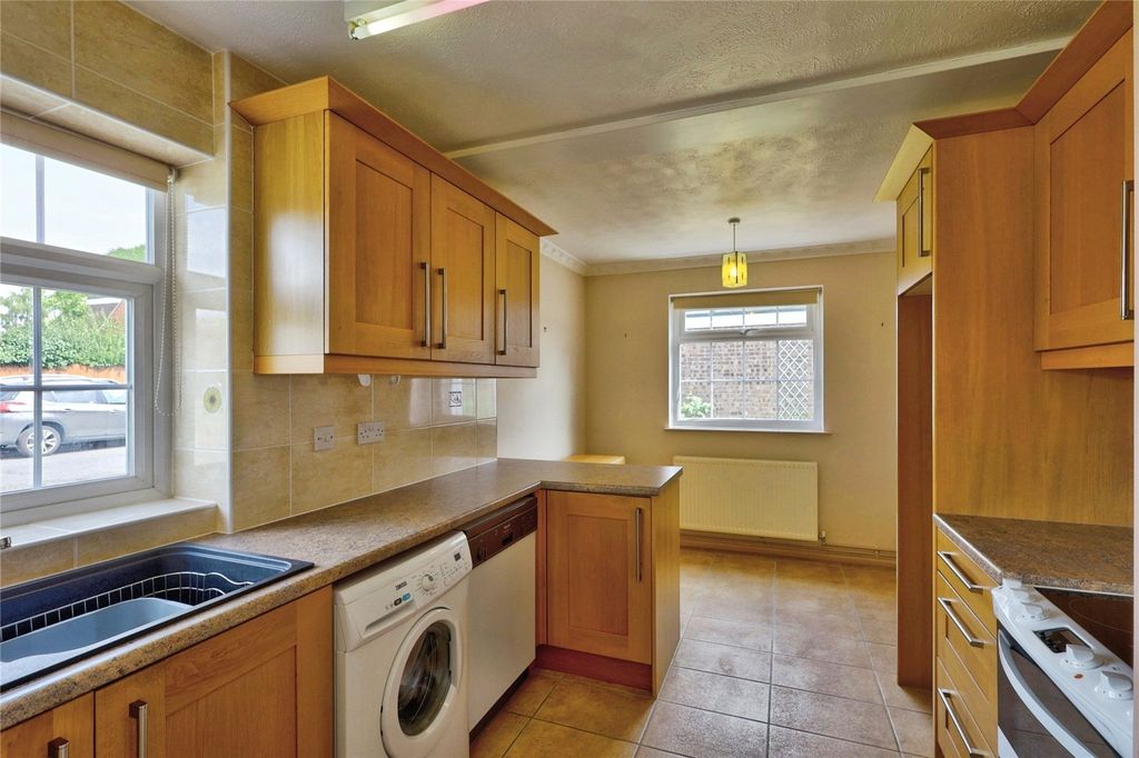 Property photo 3 of 17 Kitchen