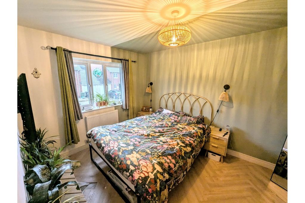 Property photo 2 of 18 Master Bedroom