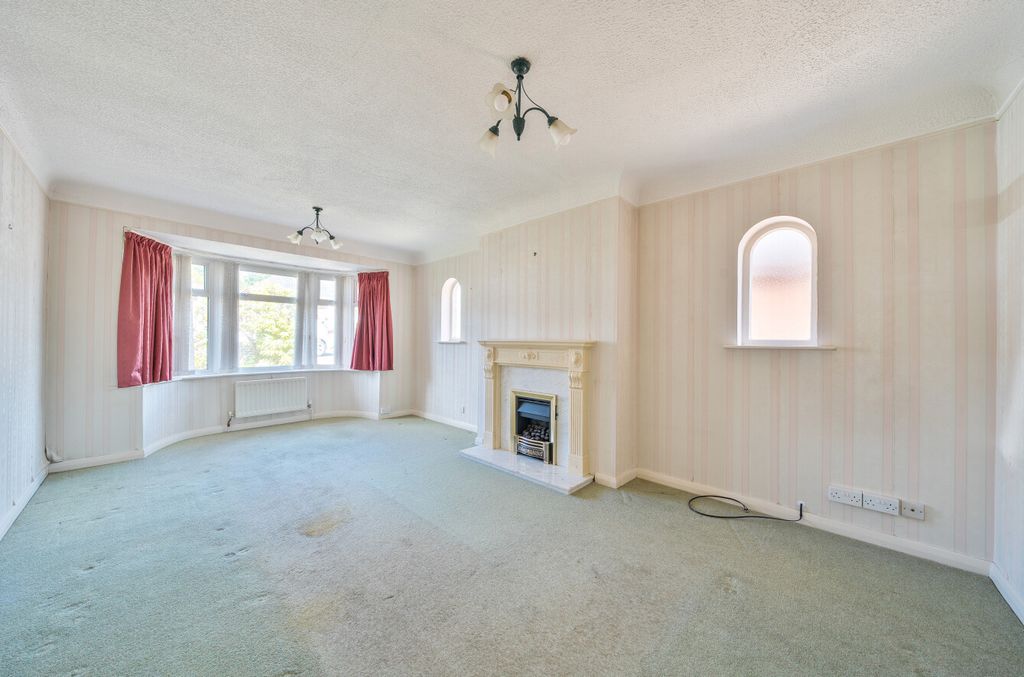 Property photo 2 of 11 1355428-18-68c7F8...