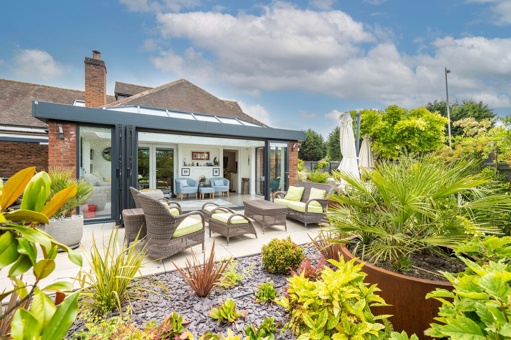 Property photo 1 of 33