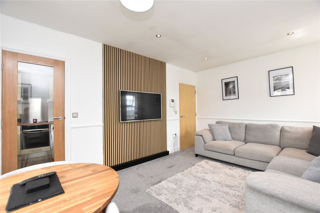 Property photo 2 of 13 Picture No. 23