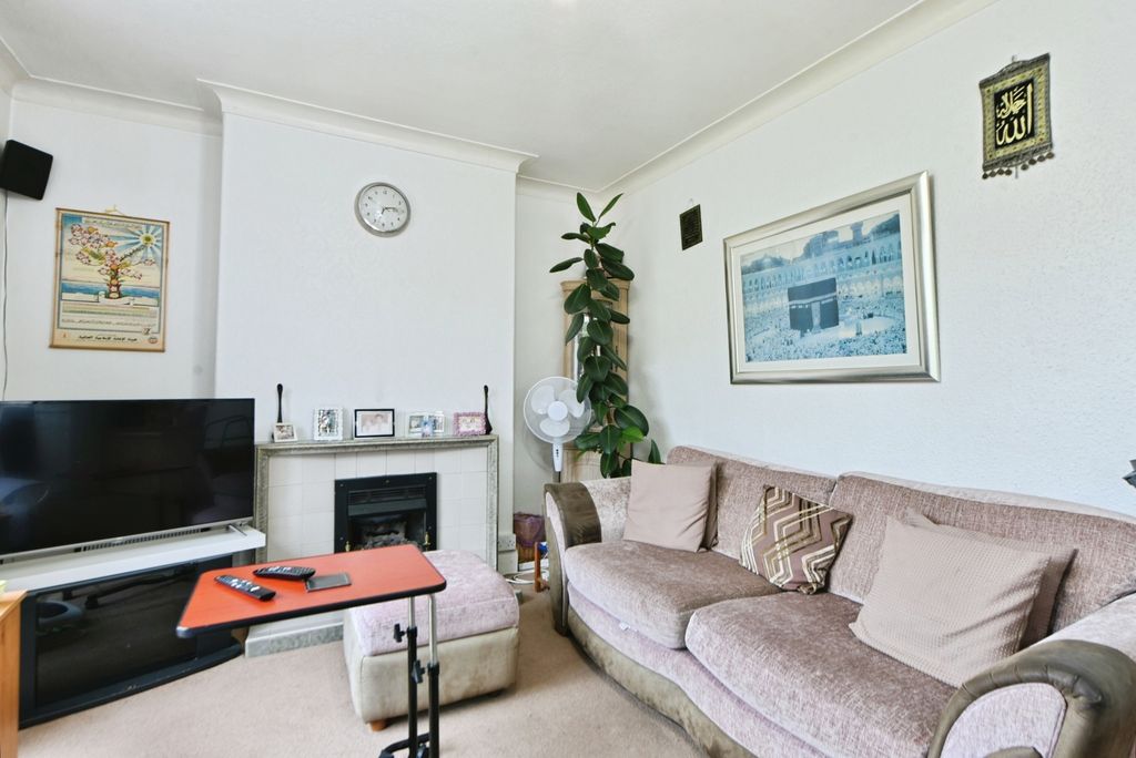 Property photo 2 of 17 Photo