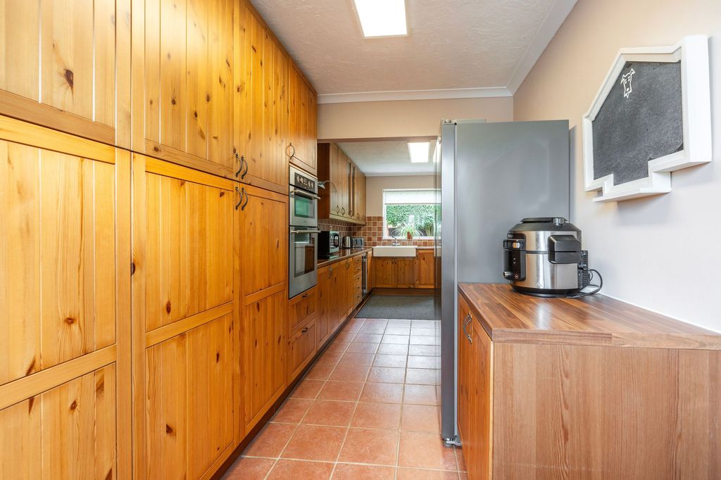 Property photo 3 of 23