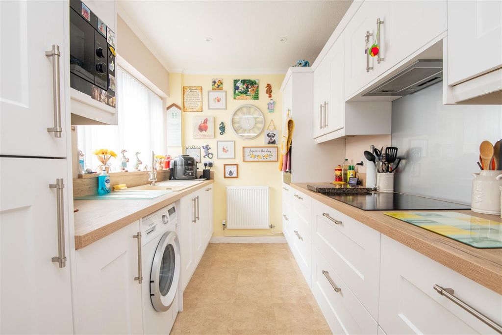 Property photo 3 of 16 Kitchen