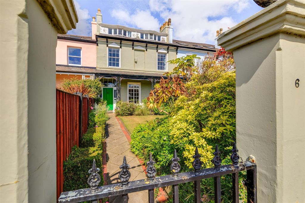 Property photo 1 of 47 6 Marine Terrace_2.Jpg