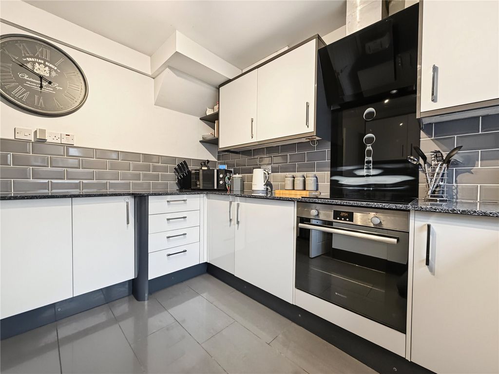 Property photo 2 of 25 Kitchen