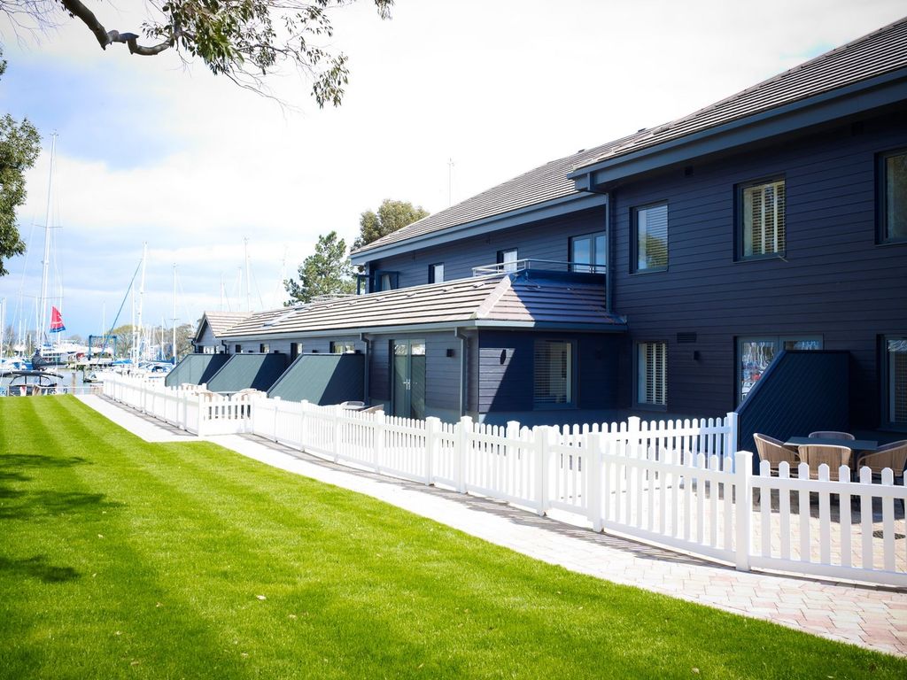 Property photo 1 of 6 Front Apartment To Rent In Chichester Marina (Main)