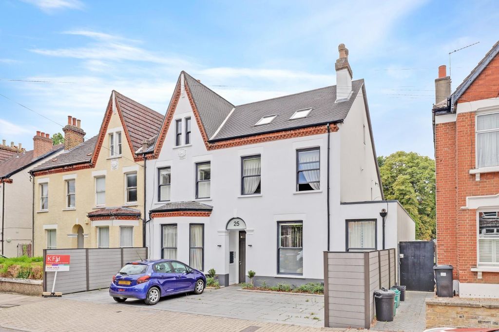 Property photo 2 of 15 15-4F91Jhpropwpen - Flat 5, 25 Samos Road - 43.Jpg