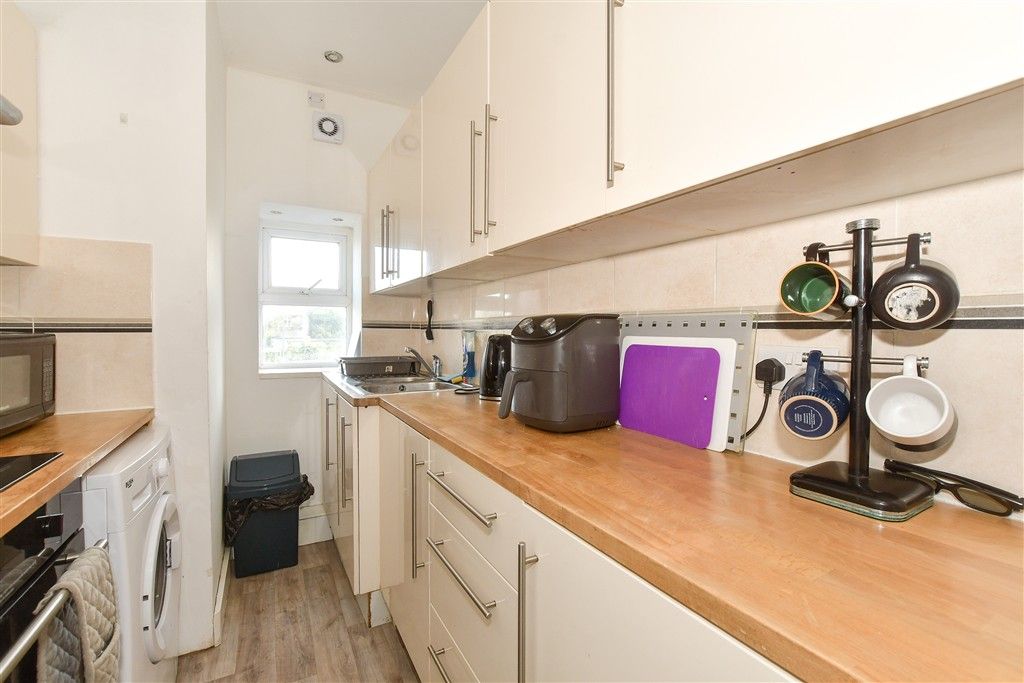 Property photo 3 of 9 Kitchen