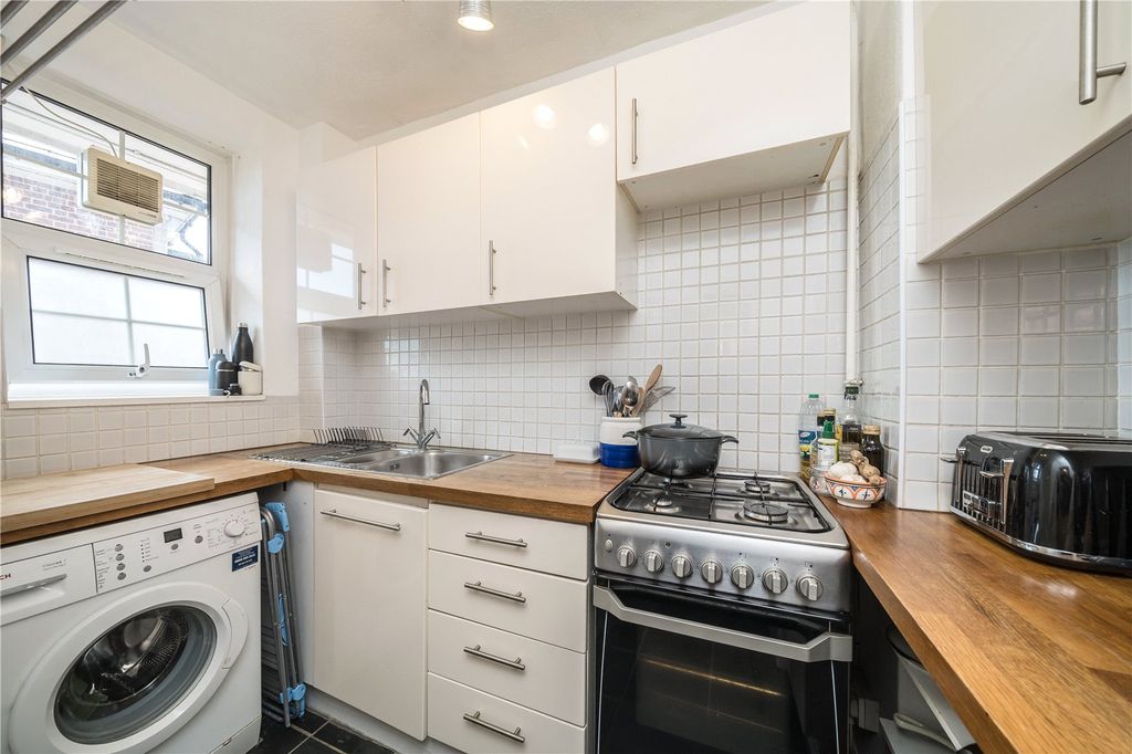 Property photo 3 of 7 Kitchen