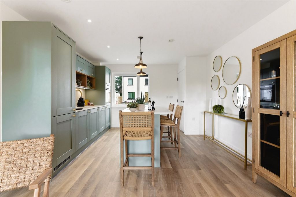 Property photo 3 of 12 Kitchen