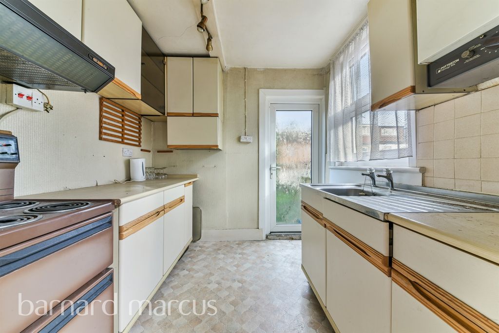 Property photo 3 of 5