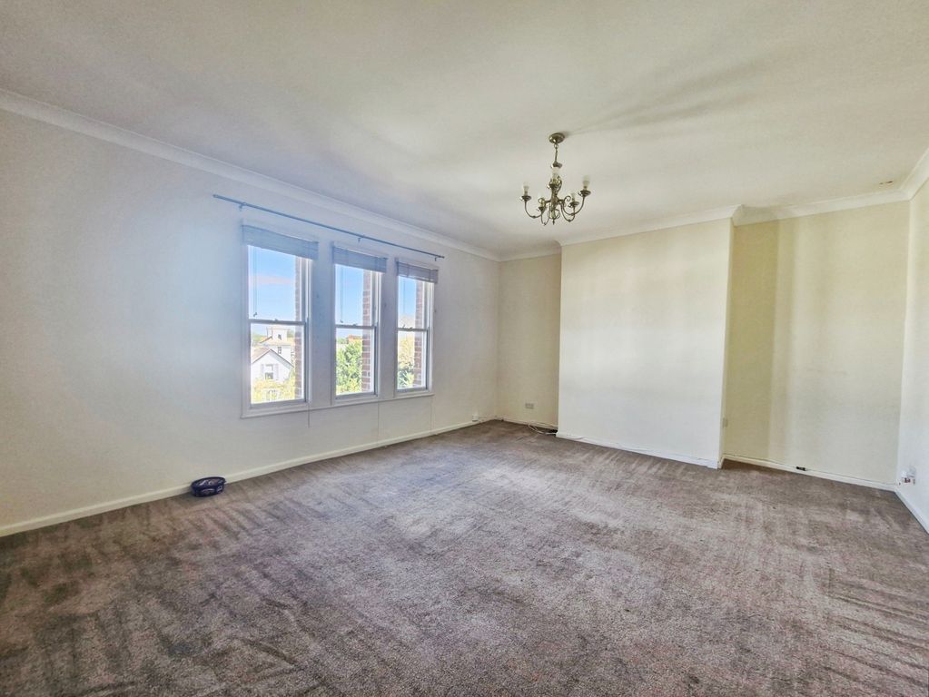Property photo 3 of 6 Living Room