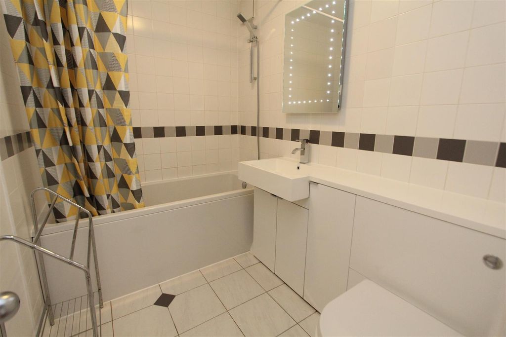 Property photo 3 of 10 Bathroom.Jpg